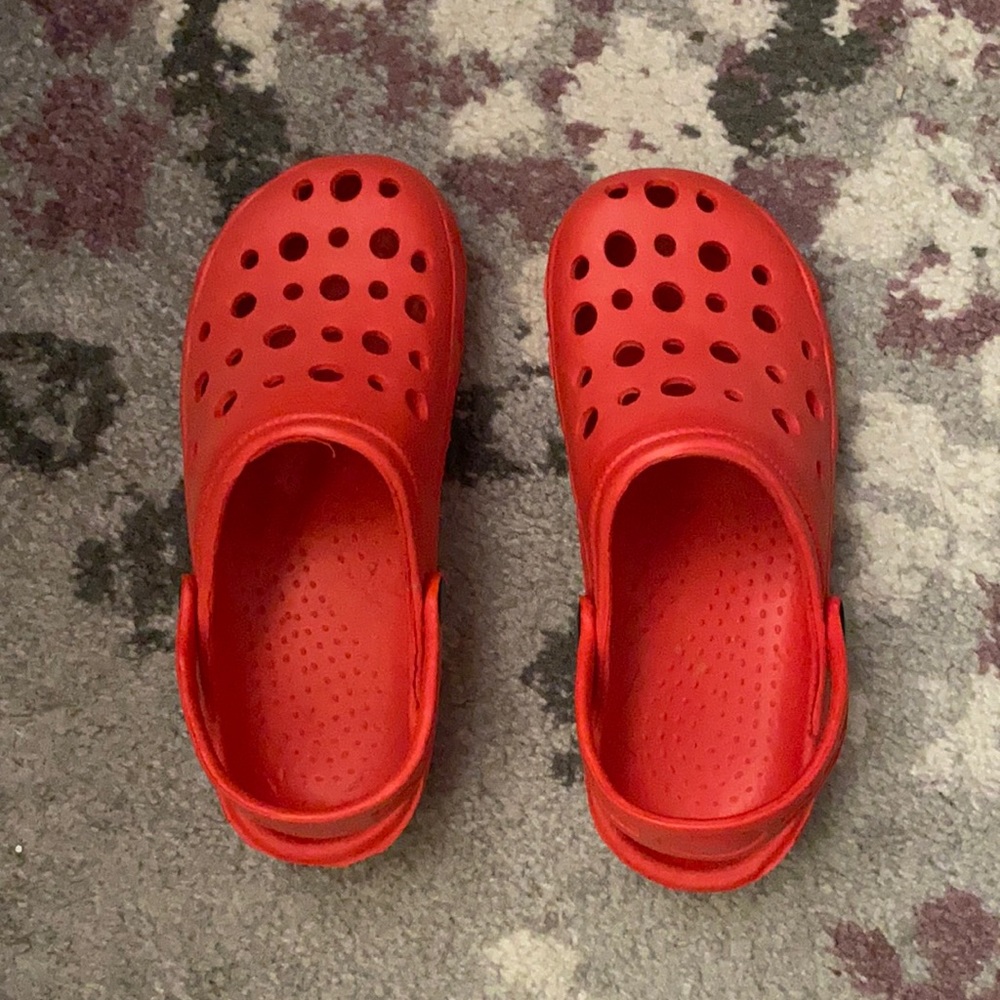 Lightweight rubber medical clogs